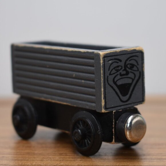 Thomas & Friends Wooden Railway Gray Troublesome Truck Flat Magnet Staples 92-93 - Picture 6 of 7